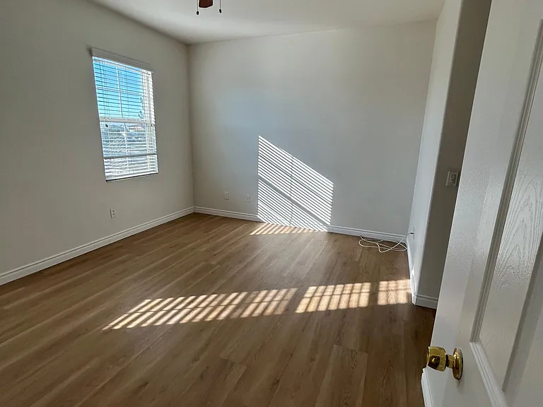 26255 Iris Ave #B — Photo 19