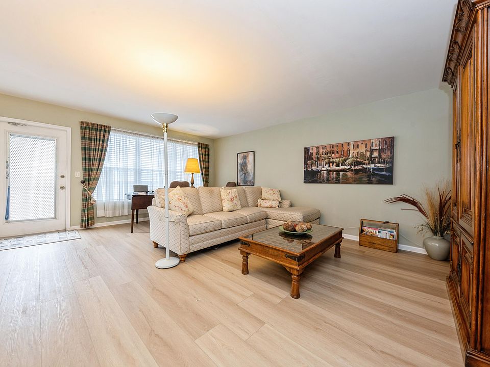 1st image of 209 Greenbrier C