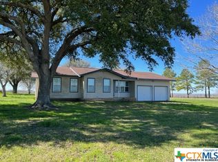 890 Martinez Rd, Yoakum, TX 77995