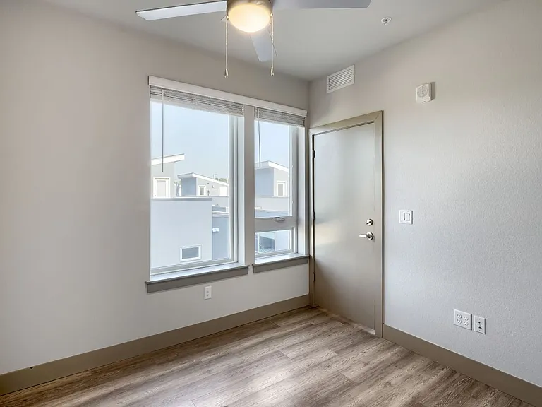 4923 King St — Photo 127