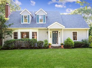 8 Washington Dr, East Quogue, NY 11942