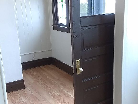 4th image of 115 Esser Ave
