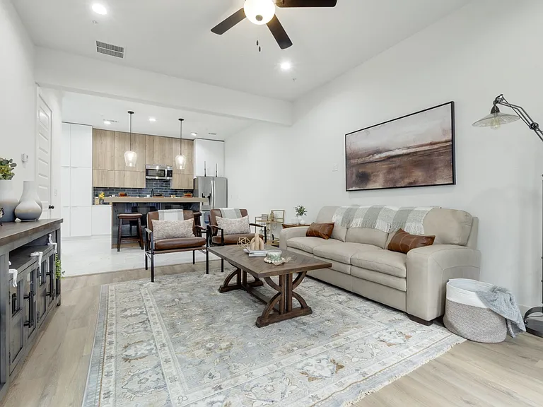 4314 Roseland Ave #104 — Photo 3