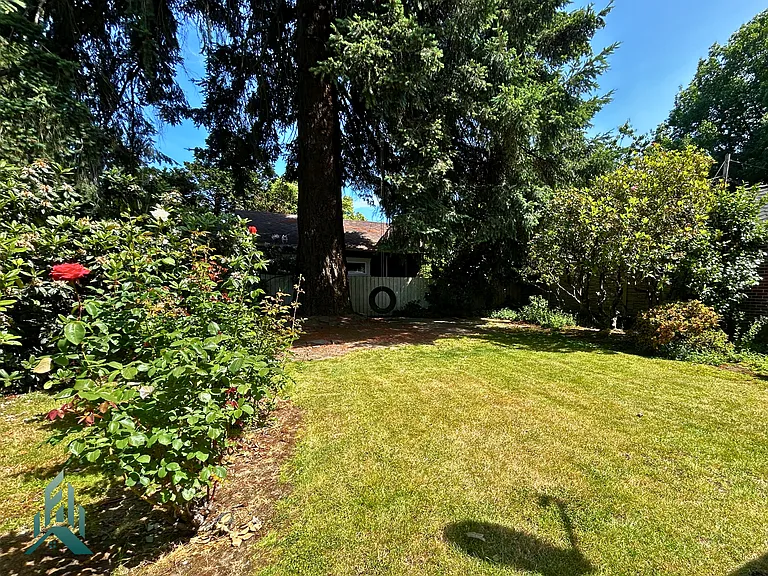 445 NW 9th St — Photo 16