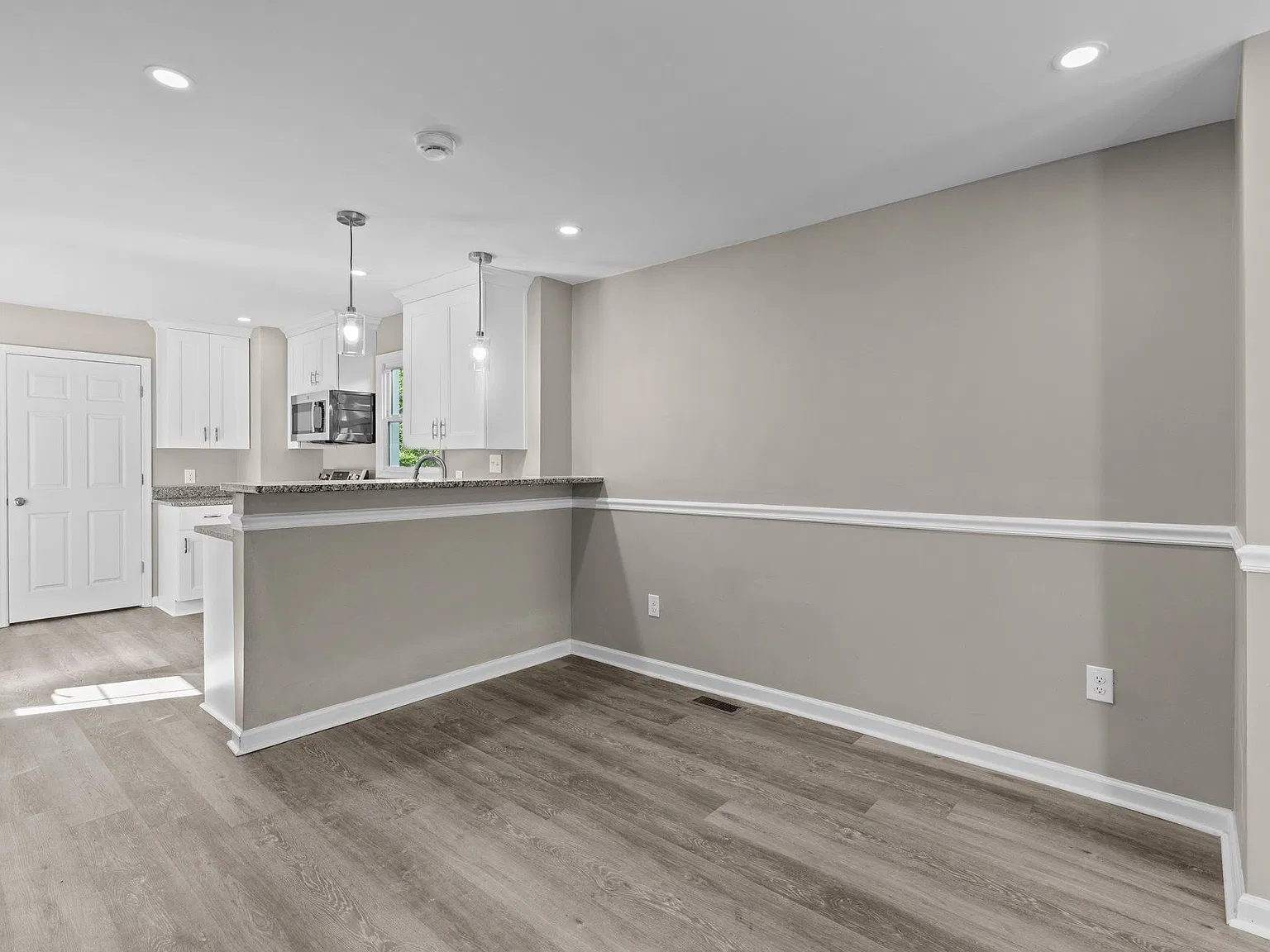 607 Sunset Avenue - 1 — Photo 2
