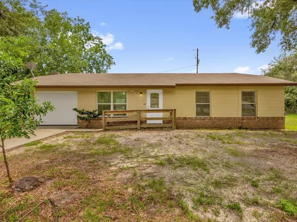 302 W Rose Ln, Lady Lake, FL 32159