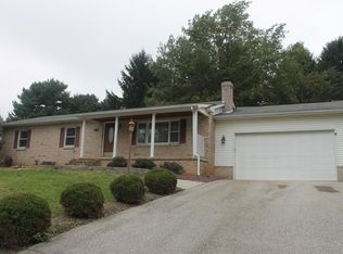 6 Barelyn Dr, New Freedom, PA 17349