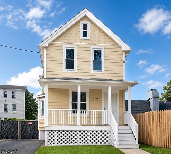 1st image of 522 Beach St