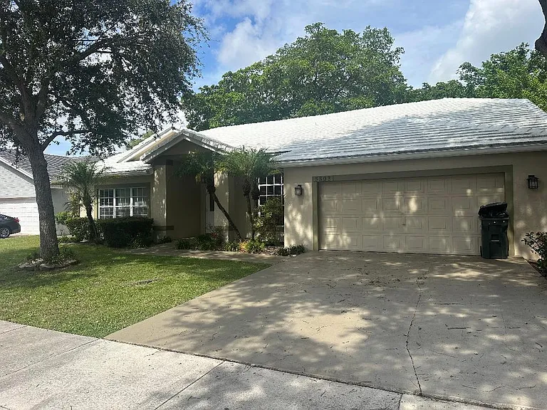 5503 NW 39th Ave — Photo 2