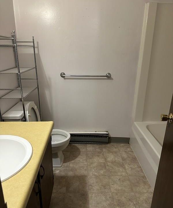 Bathroom, Tub & Shower