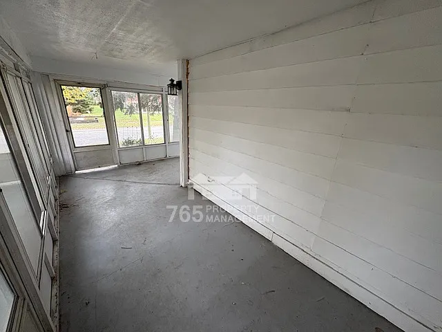 932 S Webster St — Photo 4