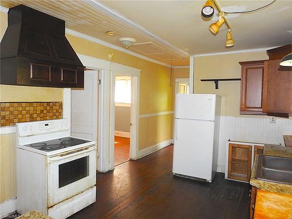 3rd image of 1009 Pearson St