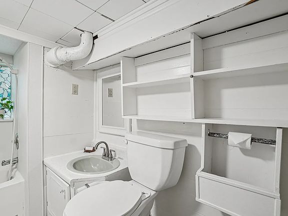 3rd image of 31A Oakwood St