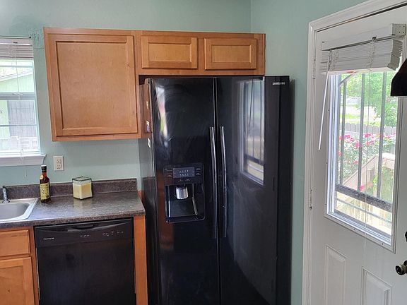 4th image of 541 Stilwell Blvd