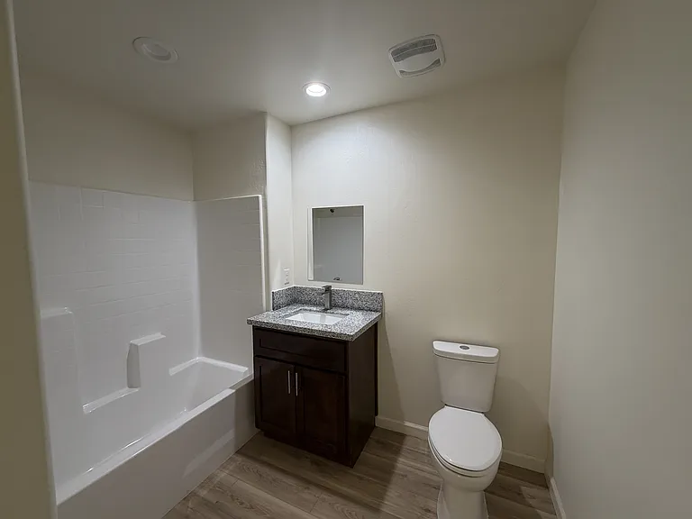 1405 E 9th St #1 — Photo 3