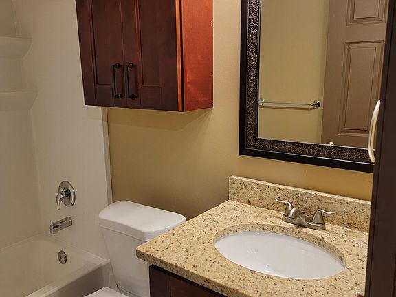 4th image of 812 S 14th St #5