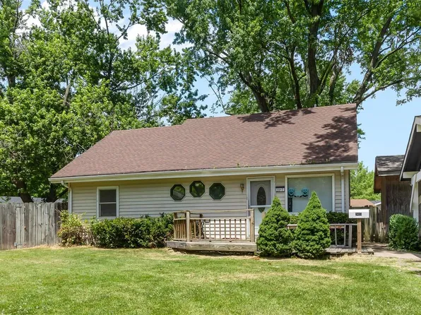 2817 Shadowcreek Dr, Florissant, MO 63031