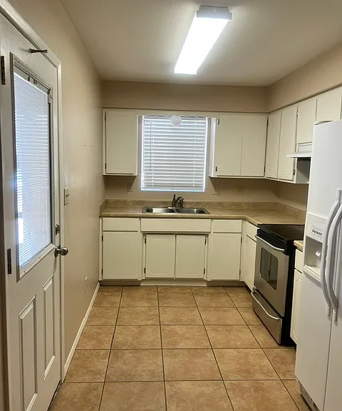 Fridge and Microwave included