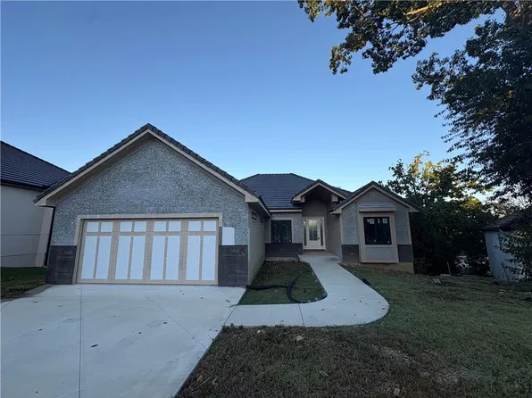 121 Teton Rdg, Lake Winnebago, MO 64034