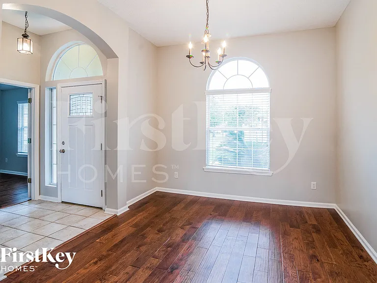 528 Millhouse Ln — Photo 5