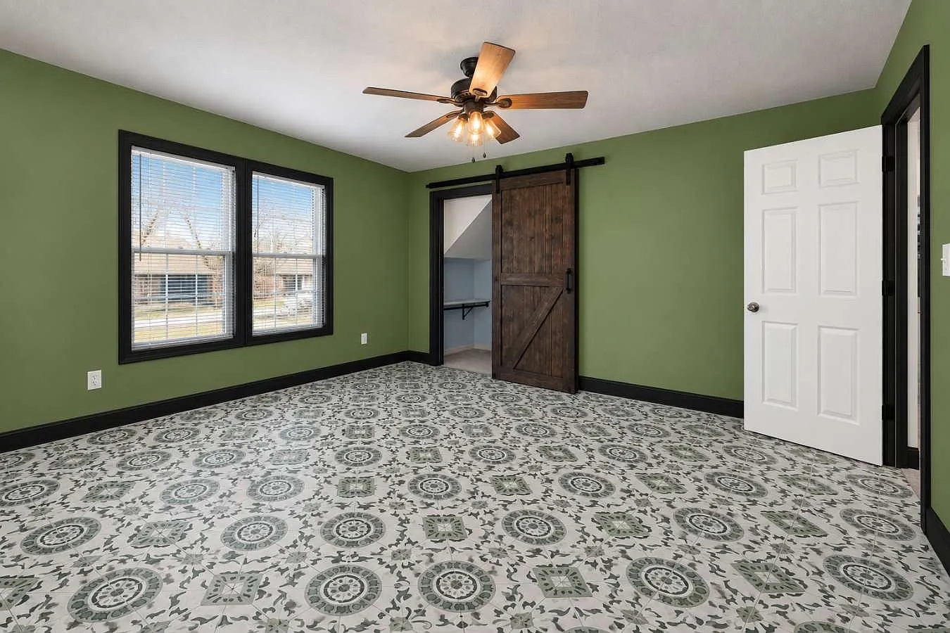 2 bed, 1649 sqft, $900 — Photo 2