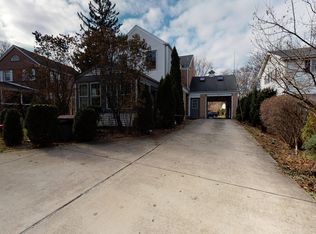 413 S Hi Lusi Ave, Mount Prospect, IL 60056
