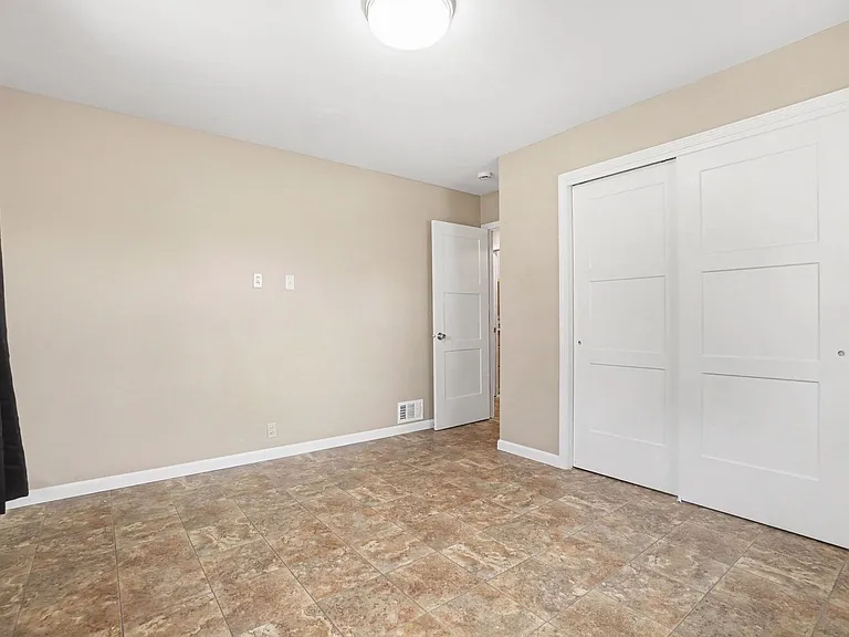 6767 Military Ave — Photo 9