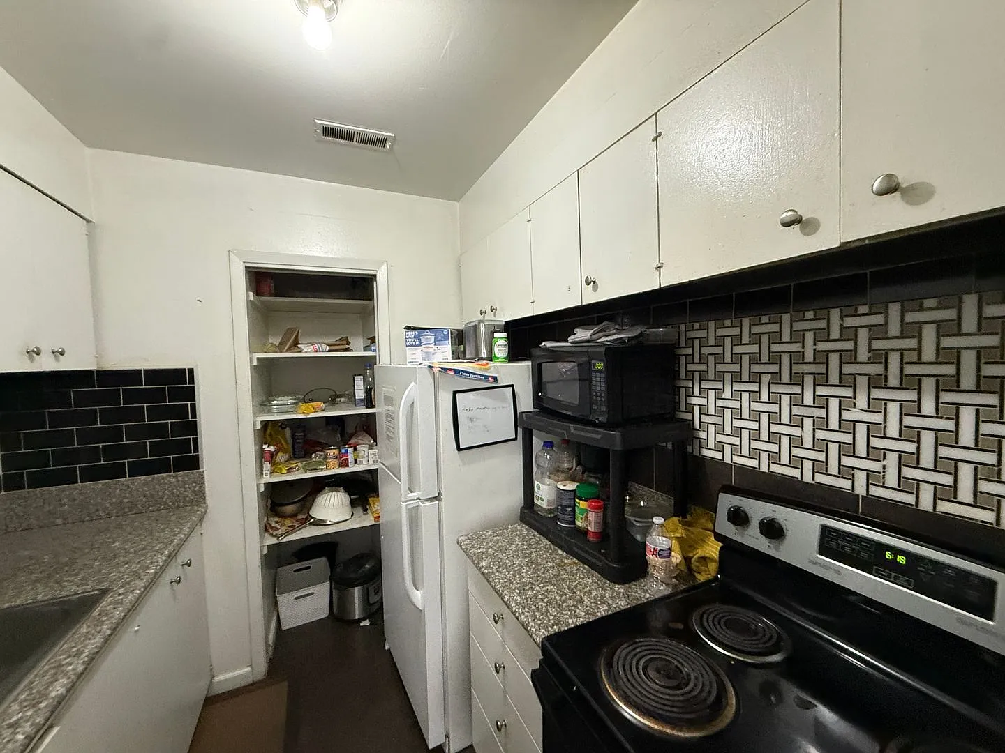 Spacious Furnished Guy Room Downtown ASAP — Photo 1