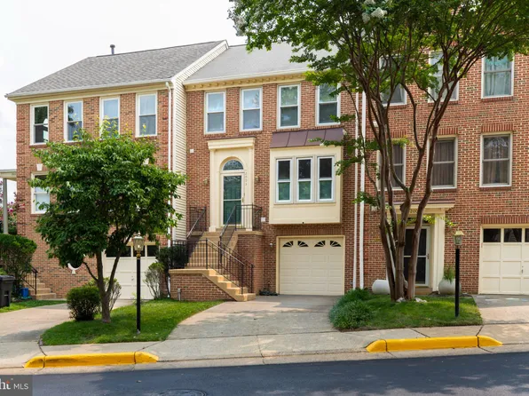 2003 Meadow Springs Dr, Vienna, VA 22182