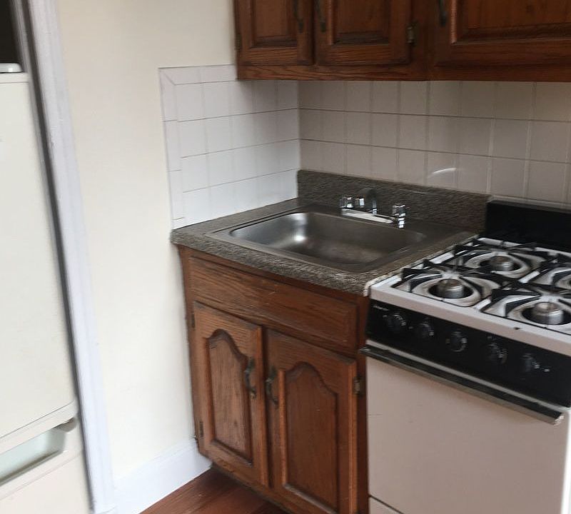 1st image of 2716 Hoyt Ave S APT 2R