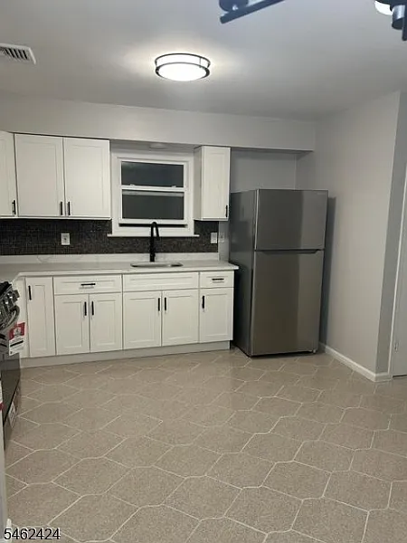 3 bed, 1.0 bath, $2,800 — Photo 1