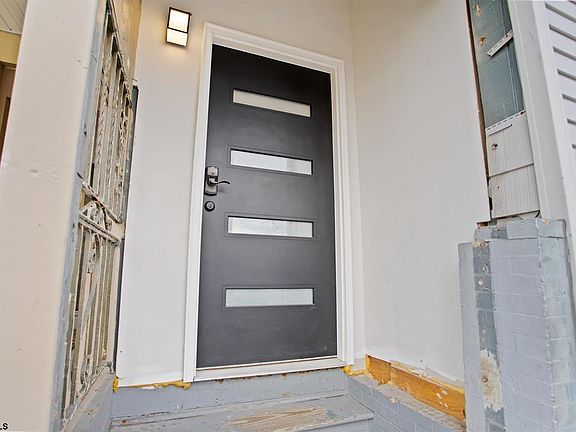 4th image of 102 S Ocean Ave