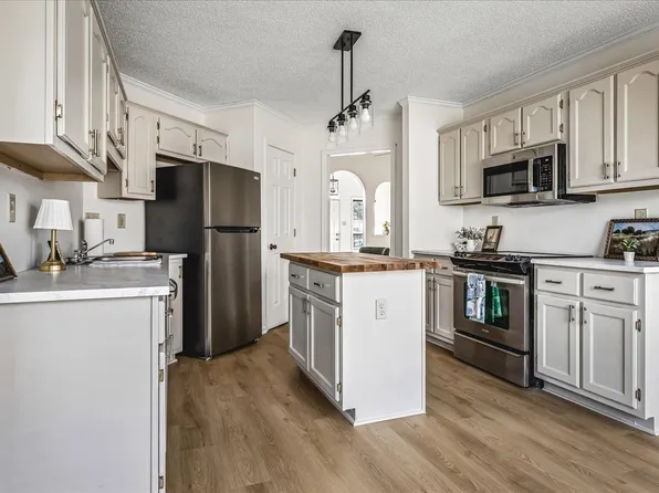 817 Radiance Dr, Cordova, TN 38018