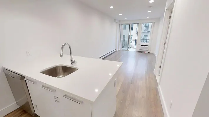 Rented by Bravado Real Estate LLC | media 22