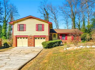 618 Rockborough Dr, Stone Mountain, GA