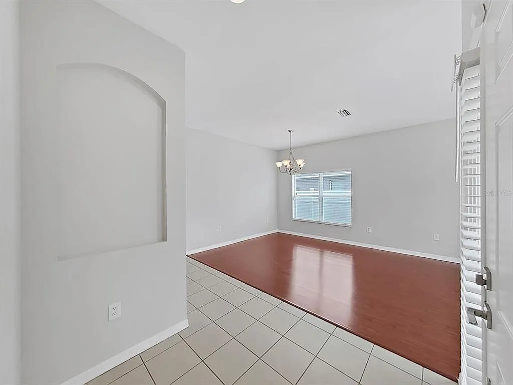 4 bed, 2.0 bath, 1917 sqft, $2,295 — Photo 4