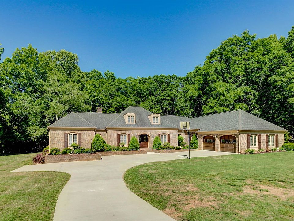 1st image of 127 Kingswood Cir