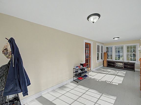 3rd image of 620 E 8th St S