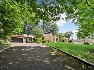 21 Windsor Ln, Colonia, NJ 07067