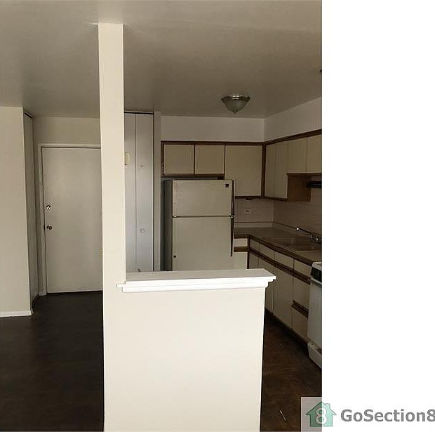 2nd image of 7320 N Rogers Ave APT 210