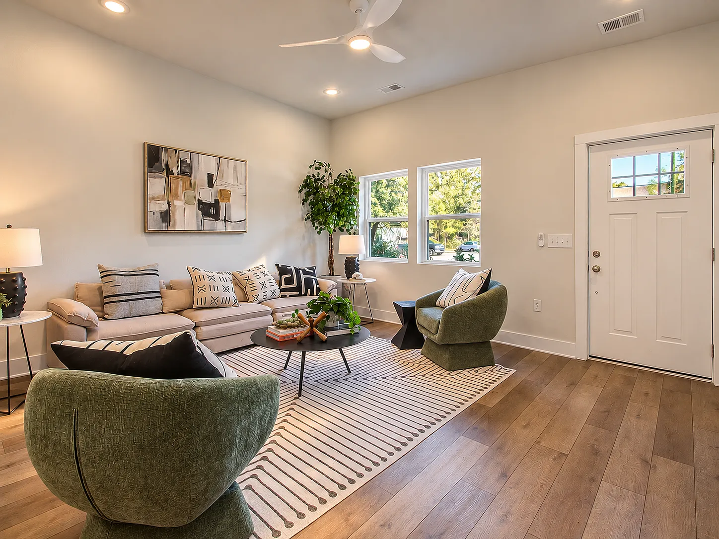 3 bed, 2.5 bath, 1380 sqft, $2,100 — Photo 2