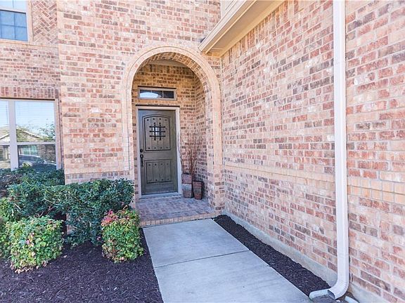 3rd image of 417 Foxcraft Dr