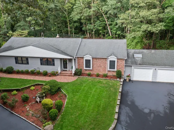79 Brookhill Lane, Huntington, NY 11743
