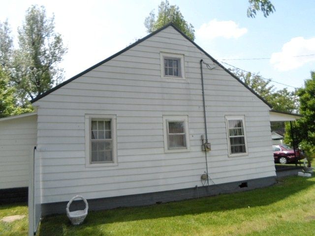 2nd image of 614 Oaks Rd