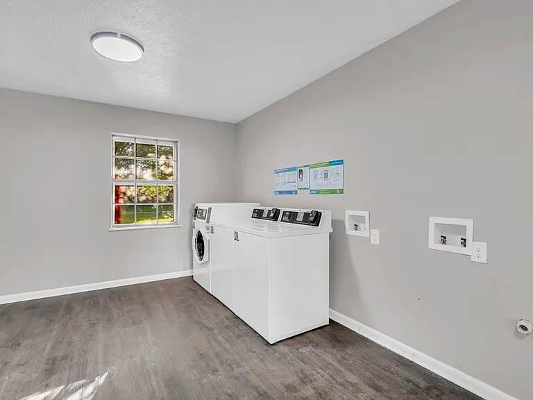 Eastwood Apts — Photo 15