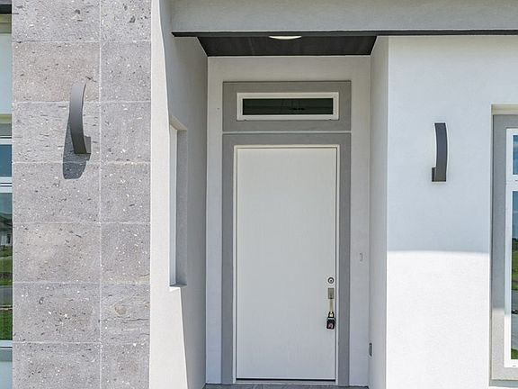 3rd image of 111 Finch Dr