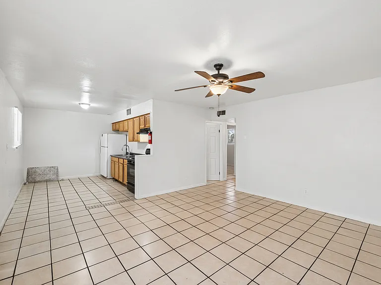 2133 W Adams St #3 — Photo 10
