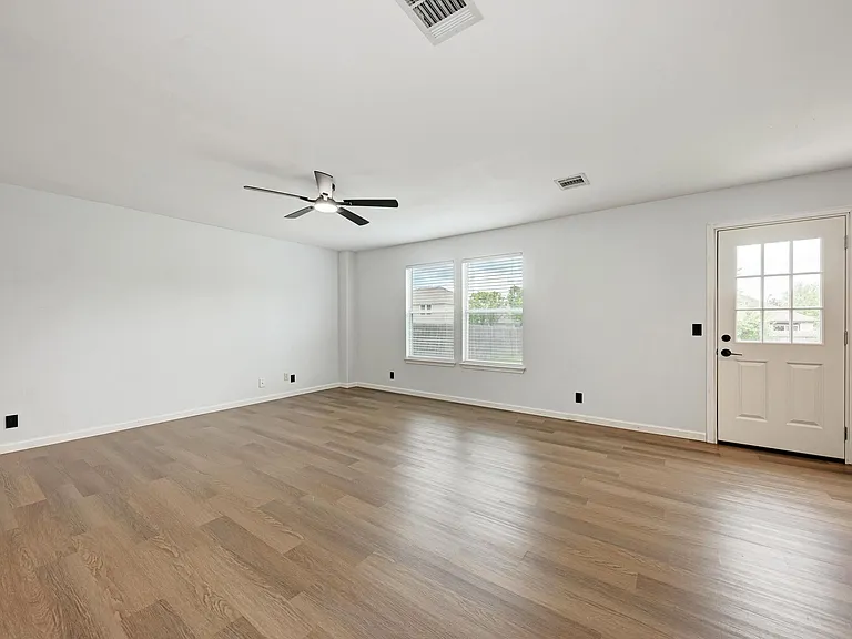 125 Holland St — Photo 8