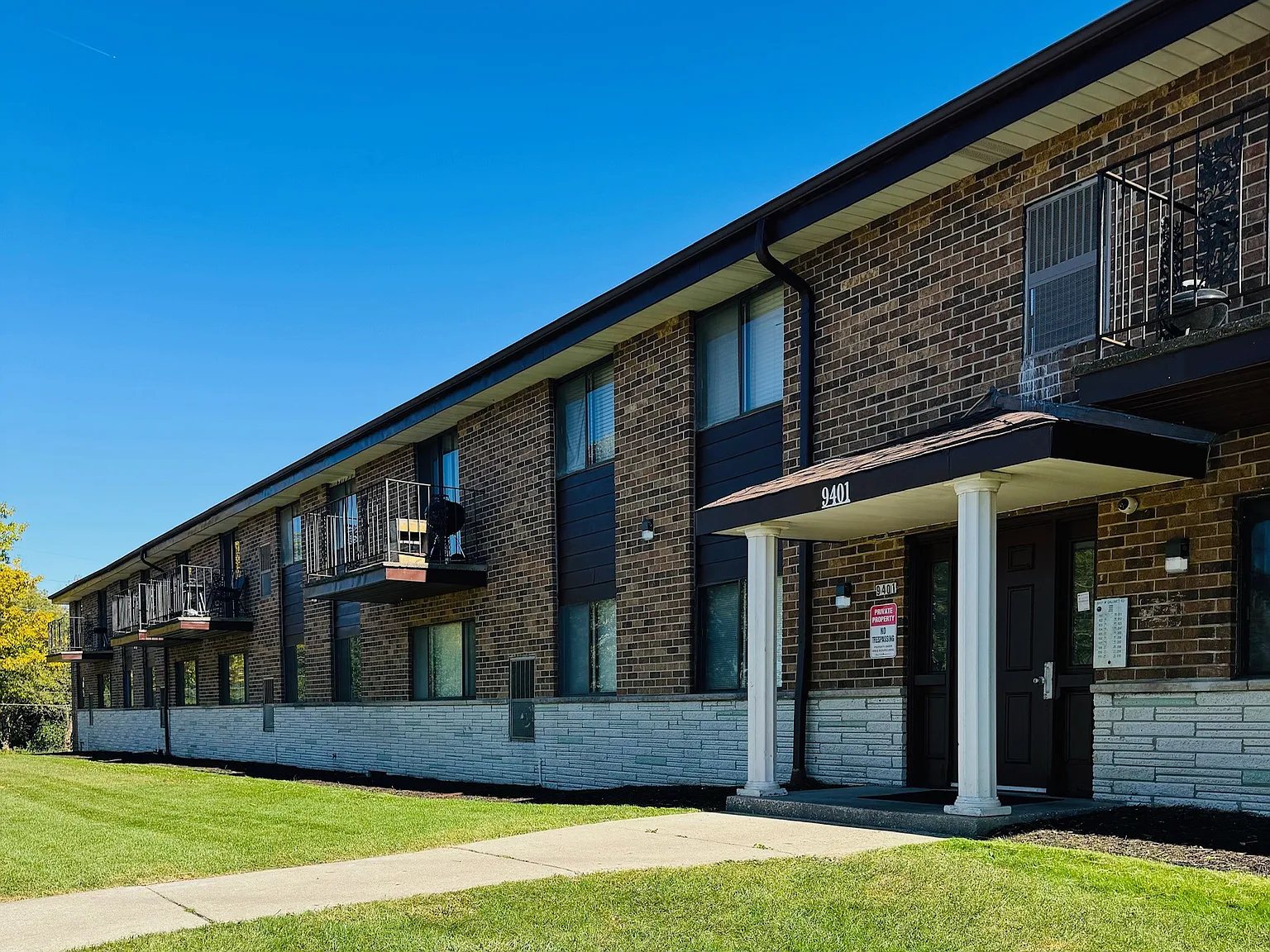 2 bed, 1.5 bath, 1100 sqft, $1,350 — Photo 1