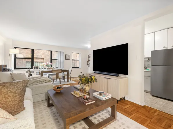 347 East 53rd Street image 1 of 12